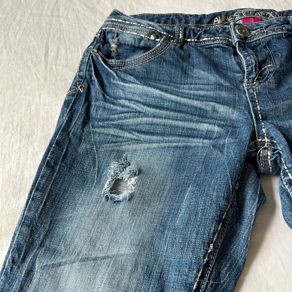 Almost Famous Distressed Y2K Capri Jeans - Picture 5 of 11